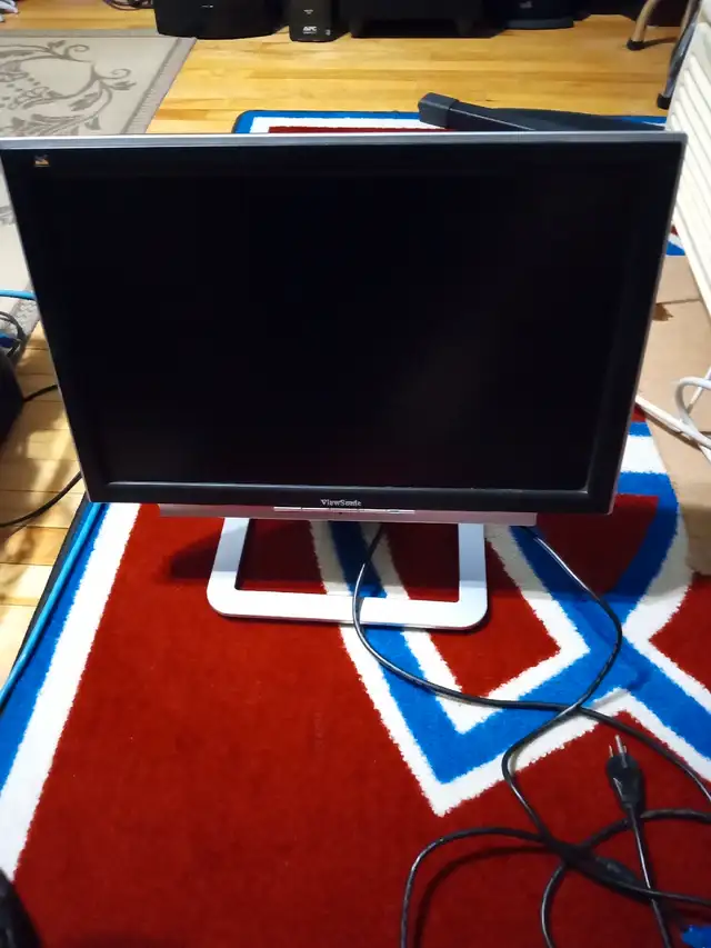 VIEWSONIC VX2025WM 20 INCHES MONITOR  in Monitors in City of Montréal - Image 4