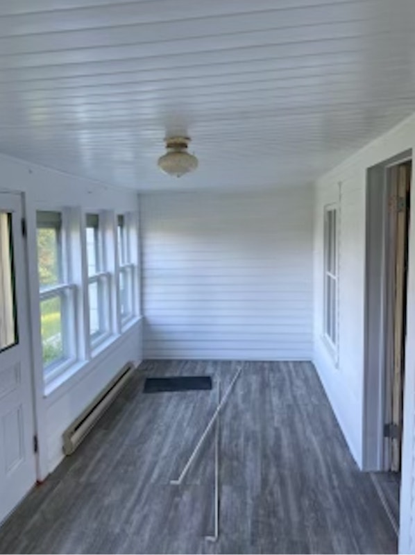 Updated 3 Bedroom Unit in The Valley with large yard Long Term