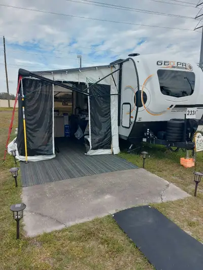Je vends ma roulotte Geo Pro 19FD 2023, en excellent état, parfaite pour vos aventures sur la route....