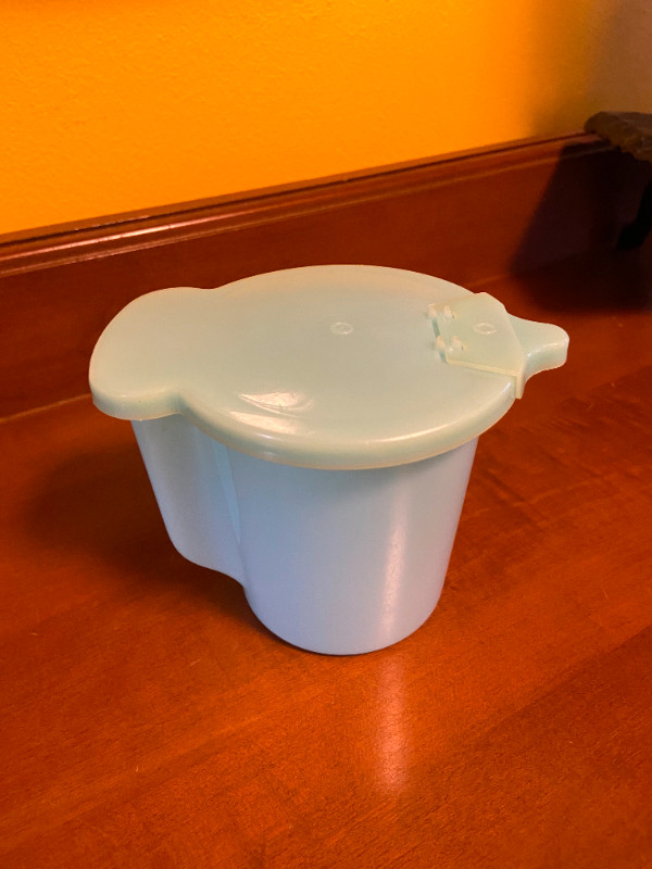Vintage Light Blue/Turquoise Tupperware Cream Container in Arts & Collectibles in Oshawa / Durham Region - Image 2