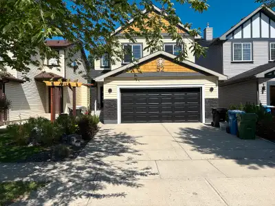 LARGE WALKOUT BASEMENT SUITE - PRIVATE ENTRANCE & BACKYARD