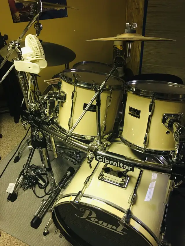 2 Vintage Pearl Drum sets in Drums & Percussion in Timmins - Image 8