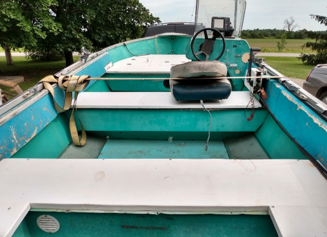 16 ft aluminum boat motor and trailer in Personal Watercraft in Norfolk County - Image 2