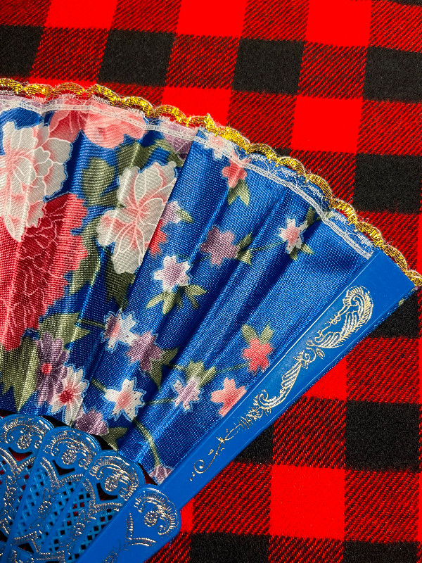 Foldable handcrafted fan, retro traditional style in blue in Arts & Collectibles in Ottawa - Image 3