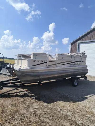 2020 trailer wirh spare tire.