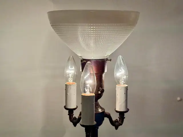 Vintage Brass Floor Lamp in Indoor Lighting & Fans in Oshawa / Durham Region - Image 5