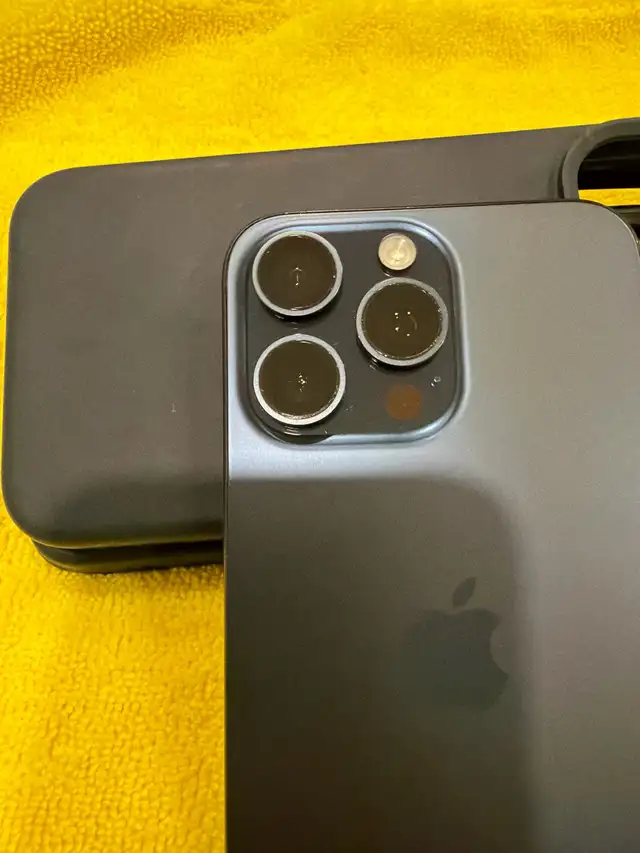iPhone 15 pro max 256gb -unlocked in Cell Phones in Mississauga / Peel Region - Image 4