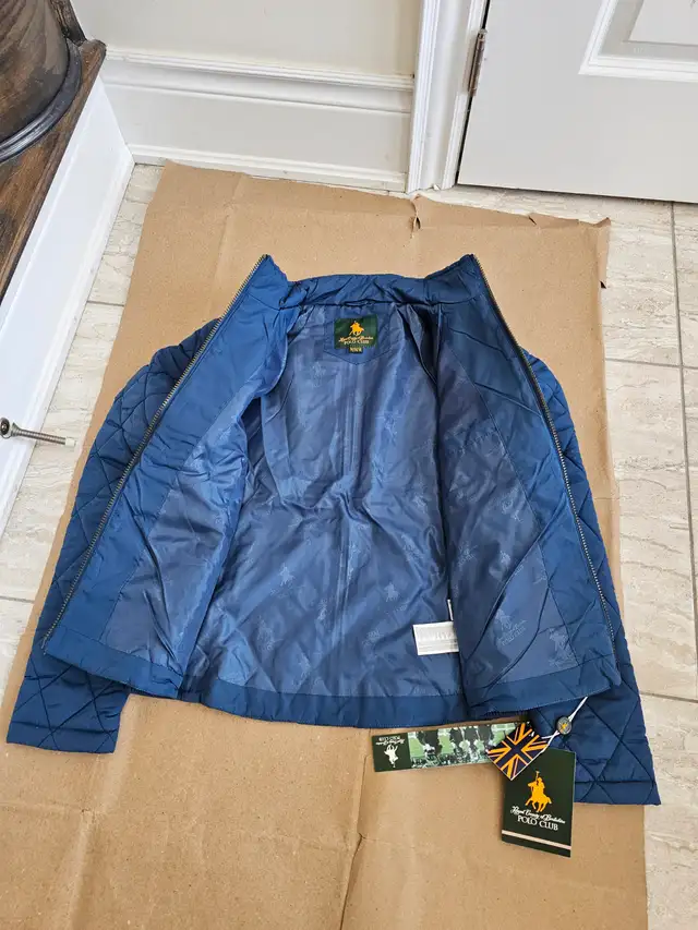 Women's quilted padded Puffer jacket, Polo Club, Size: M in Women's - Tops & Outerwear in Markham / York Region - Image 4