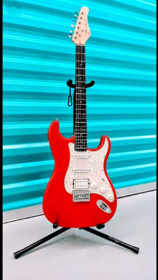 Fretlight Strat Style Guitar Red in Guitars in Markham / York Region - Image 2