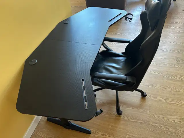 EUREKA Ergonomic Gaming Desk and Chair Set (CAN DELIVER) in Desks in Ottawa - Image 4