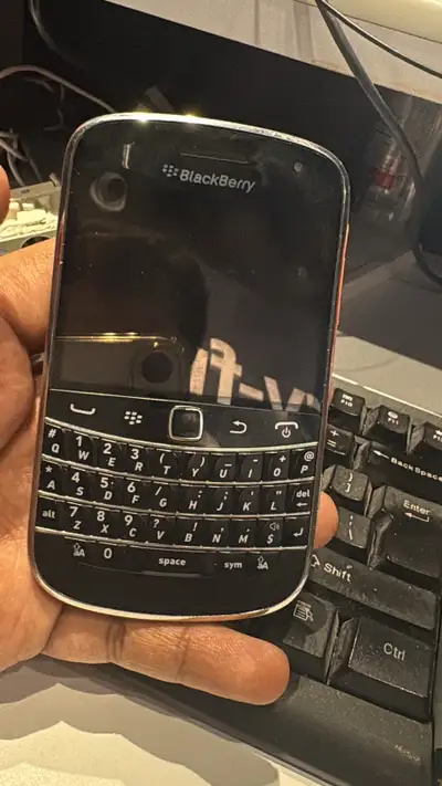 BlackBerry bold 9900, View more