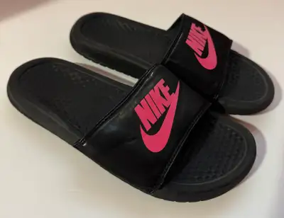 Women’s Nike slides-5Y-approx women’s 7/7.5, View more