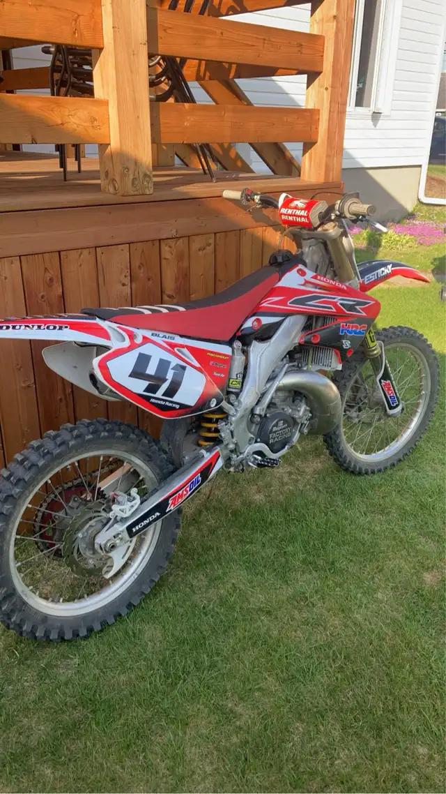 Honda cr 250r in Dirt Bikes & Motocross in Saguenay - Image 3