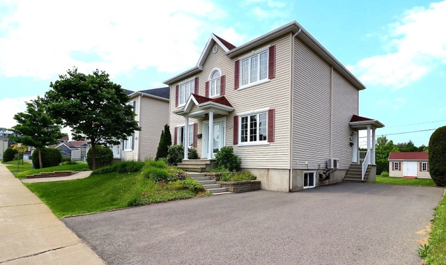 LIBRE! Condo 2008! 2e, 2 CC, climatisé, grand terrain, cabanon! — photo 1