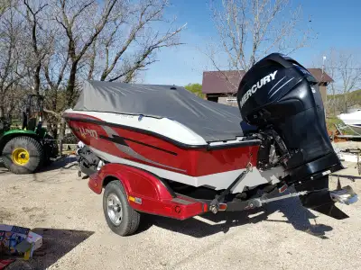 Custom snap on mooring cover for your boat or pontoon.