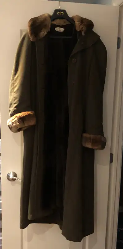 Marisa Minicucci Brown Coat with Faux Fur - Size 8, View more