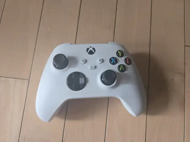 512 GB Xbox Series S with controller and cables. Used-Like new.62863735334274124