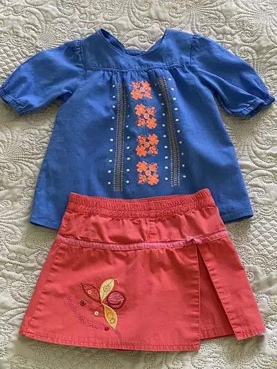 Beautiful skirt with underneath shorts and blouse made of cotton of great quality. Fits 3-4 years ol...
