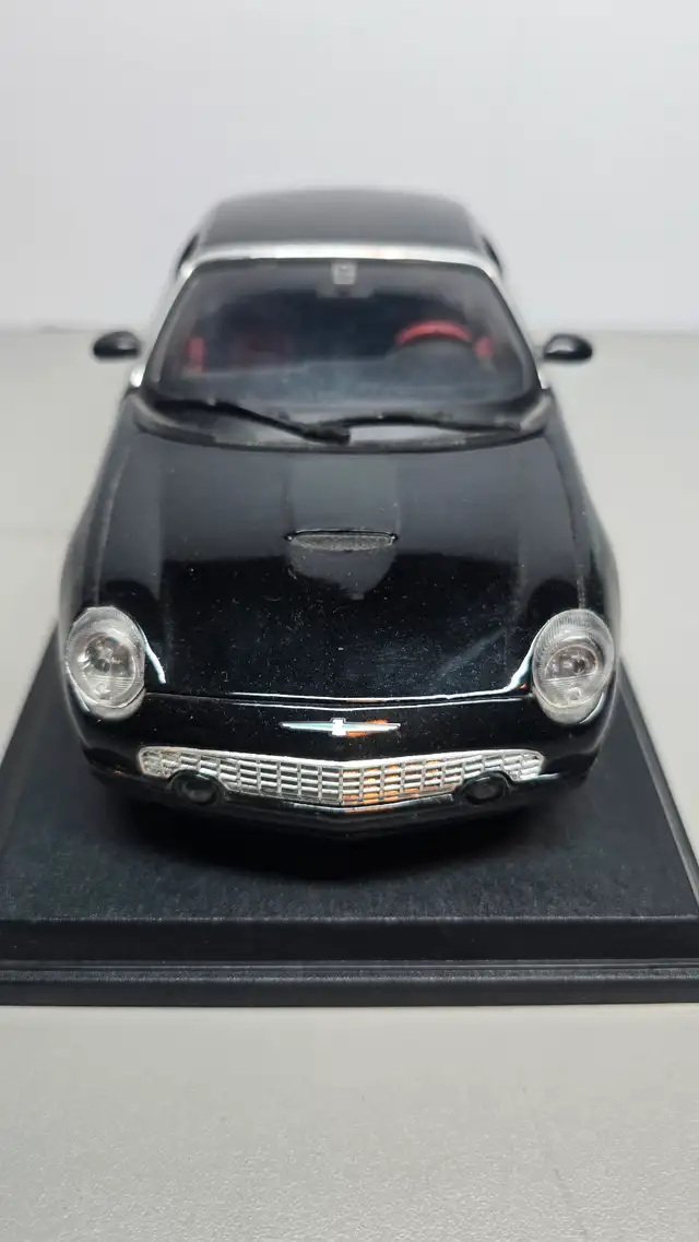 2002 FORD THUNDERBIRD MODEL CAR 1/18 scale  (NO BOX)62864745951233122