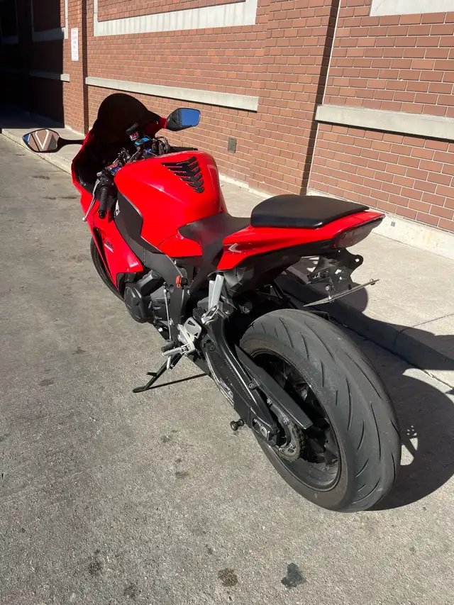 2012 Honda CBR 1000RR in Sport Bikes in City of Toronto - Image 5