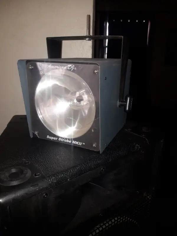 Strobe Light in Performance & DJ Equipment in Kitchener / Waterloo - Image 2