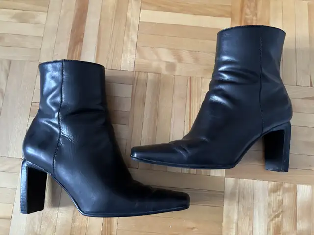 Leather boots in Women's - Shoes in Laval / North Shore - Image 3