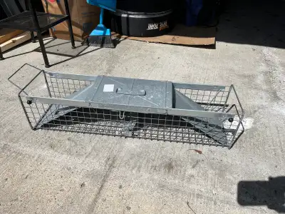Havahart live animal cage trap 31” x 7 1/2” x 7 1/2” Excellent condition