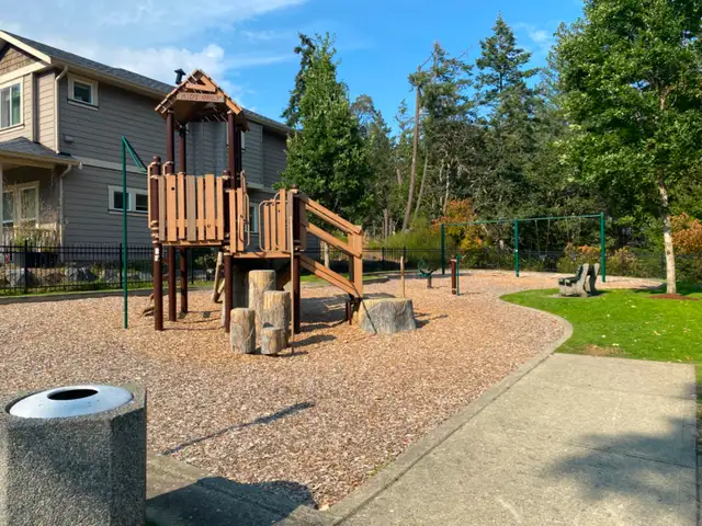 Full Modern House For Rent in Long Term Rentals in Victoria - Image 17