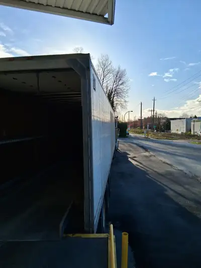2008, Manc 53ft tri dry van. Brand new roll up door. Safety good October 2026. Runs good last 4 year...