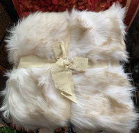 Pier 1 NEW Arctic Fox Faux Fur Luxurious Winter Throw Blanket X2