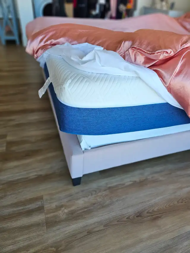 10" No-Noise Medium Memory Foam Mattress QUEEN size in Beds & Mattresses in Downtown-West End - Image 2