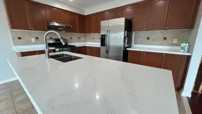 3beds 2 baths house( main floor)