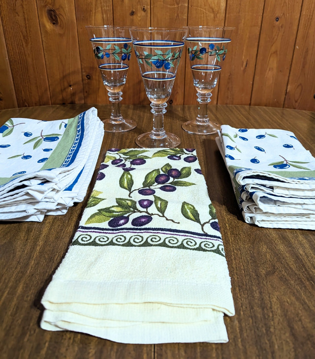 Olive-themed Gobblets, Placemats, Napkins and Dishtowel in Kitchen & Dining Wares in St. Catharines - Image 2