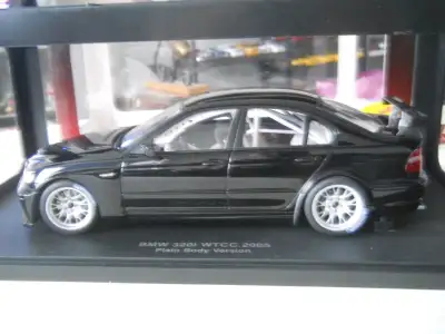 Autoart BMW 320I WTCC plain body version Black 1:18 Die cast model car. Was in a display case. in ex...