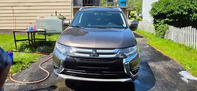 2017 Mitsubishi Outlander ES Touring AWC – 69,623 km