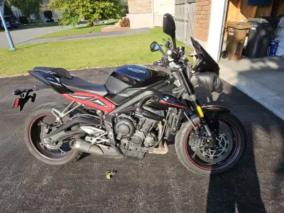 TRIUMPH STREET TRIPLE R Low 2019 Sport and touring motorcycle, 765cc, 116hp, 3 cylinders, adjustable...