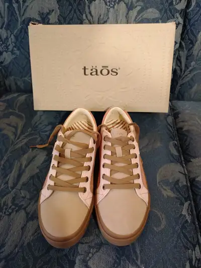 Taos Women's Shoes Size 9., View more