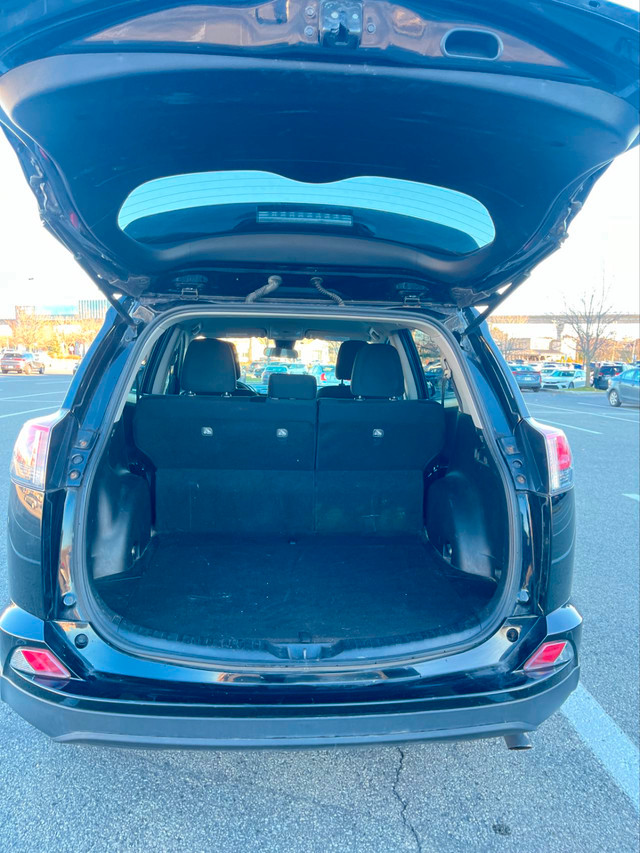 2018 TOYOTA RAV4 LE FWD dans Autos et camions  à Ville de Montréal - Image 3