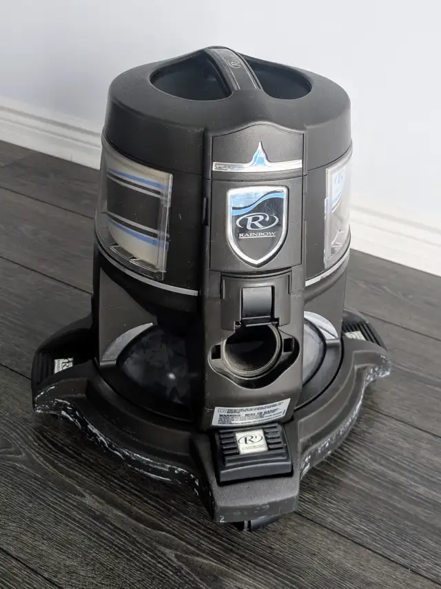 Rainbow E2 Series 2-Speed Water-Filtration Vacuum System in Vacuums in Markham / York Region - Image 2