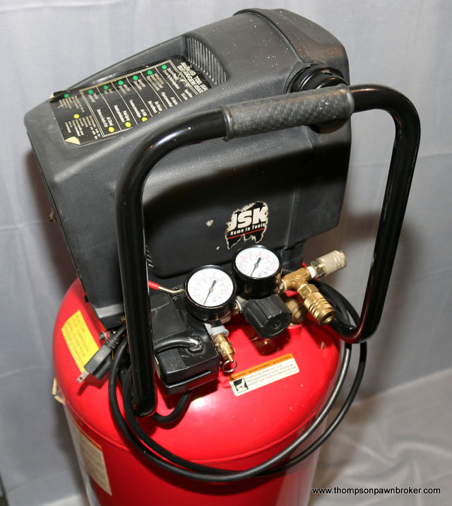 HUSKY TAW-2098 26GAL. 150PSI AIR COMPRESSOR in Other in Hamilton - Image 4
