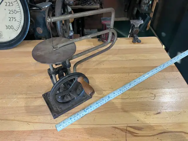 Antique 1923 American Boy Fret saw, hand crank scroll saw, Delta in Power Tools in North Bay - Image 2