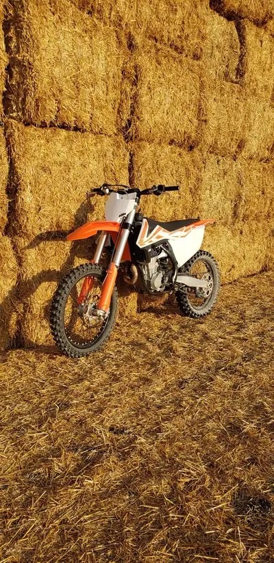 Hey there I have a 2017 ktm 450sxf, let’s start off by appreciating the beauty of this bike,she is i...