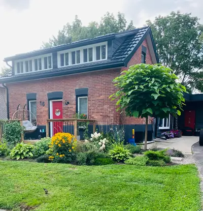 .2 Bedroom Apartment available August 1St in the heart of downtown Alliston walking distance to shop...
