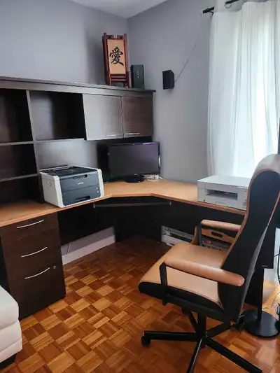 Grand bureau en coin a vendre, View more