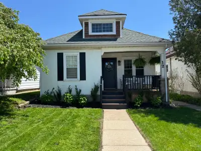 Welcome to 12 King Street Tillsonburg. Approx. 980 square feet of charm. This includes 3 bedrooms, 2...
