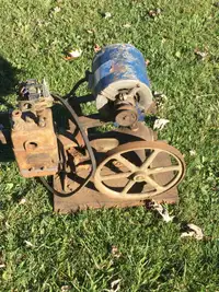 VINTAGE WATER PUMP...DURO