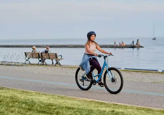 Raleigh Bicycle in Cruiser, Commuter & Hybrid in Ottawa - Image 4