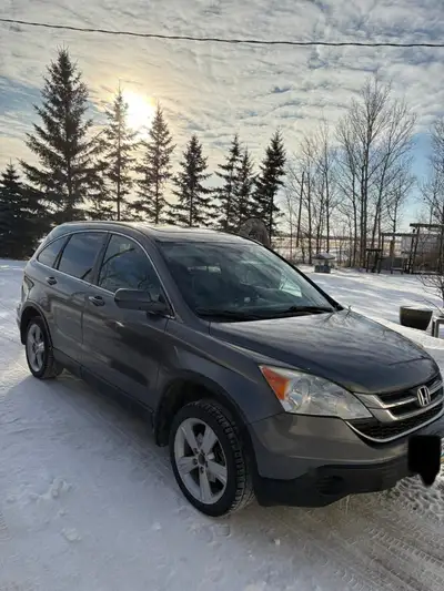 2010 Honda crv in great condition Leather interior Power windows/locks Heated seats All wheel drive...