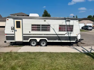 1979 Jayco 24’ Camper. Dual axle, new flooring installed. Great for a young family, AC needs a Freon...