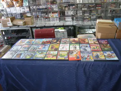 Beau Lot Pas Chère 30 Film DVD pour Enfant Petit Bonhomme Animé Comique Super Héros (T) - 20$ pour l...